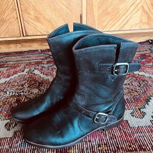 Ugh | Women's Frances dark brown Leather Boots with buckles | size 7